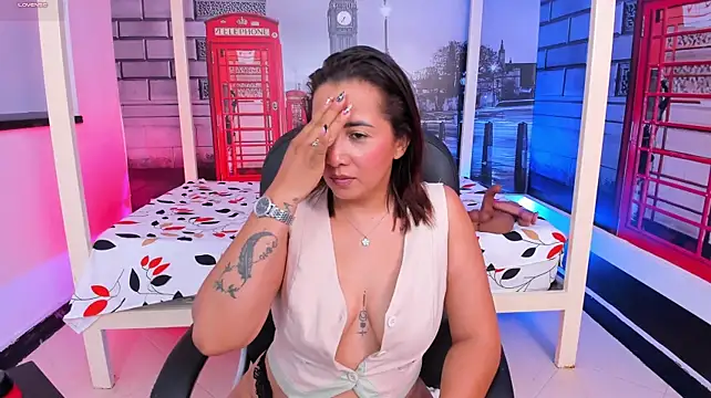 Viky-roos - flash boobs