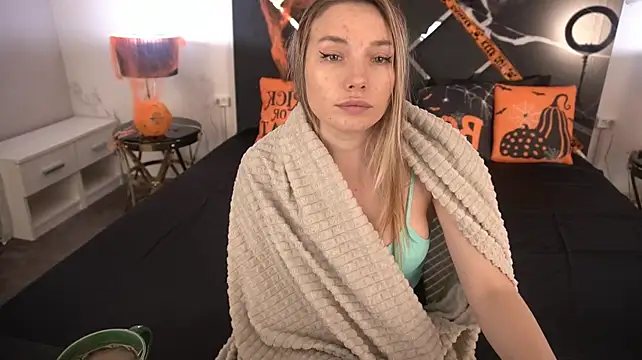 IceDanielles - Striptease