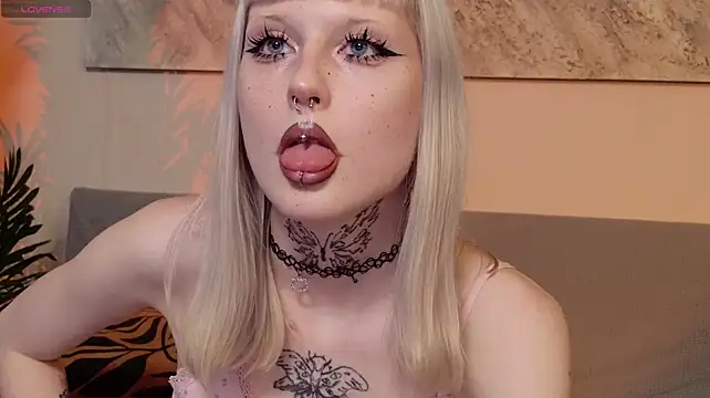 MilkMeSoftly - fingers in pussy