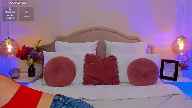 ElysRose - show the soles of the feet