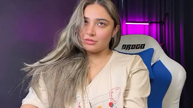 Demieliss - ''''shower some love'''''🦋 🎀