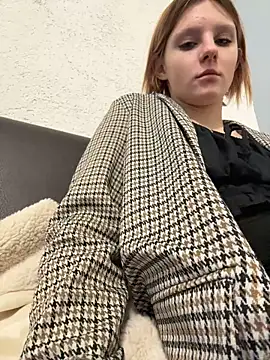 NinnaParri - Sit on face + Show little pussy💕 🐱