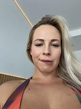 Streetdoll - pussy in doggy + photo
