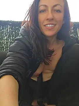 Risky_woman - IN PARK FRONT STRANGER SQUIRT WIN SNPCT