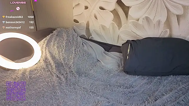 JessicaaWhite - ride on a pillow