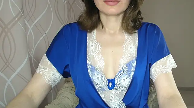 Miss__Sophie - play nipples in bra