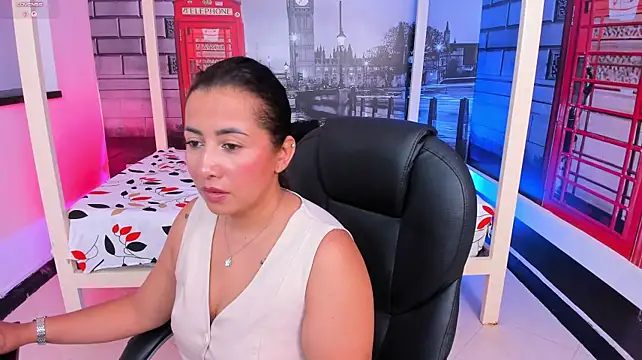 Viky-roos - flash boobs
