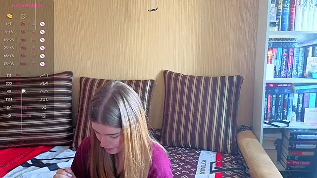 EmiliaCouple - suck my finger