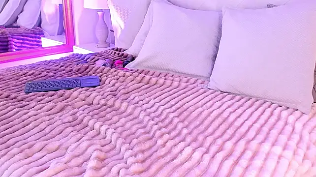 Dionneventuri - ⭐ Oiled pussy + Domi play⭐