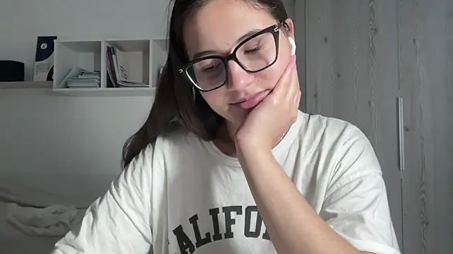Rubymoonv - Stroke my nipples🥵