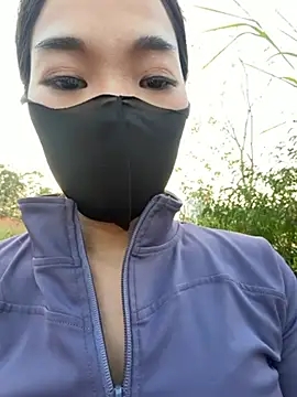 AiBanana - 马路上 刺激敏感骚逼喷水 最后完成目标者🎯送小粉塞入链接90秒 加全裸