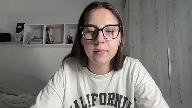 Rubymoonv - Put my hands under the top and massage🔞