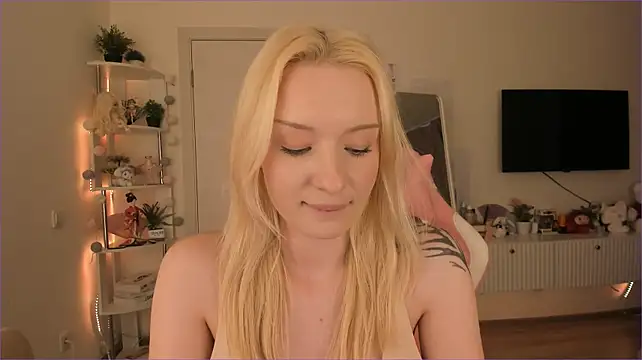 Tiffany_Paw - BLACK DILDO DESTROYING