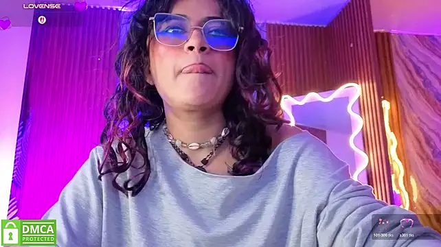 Kristen_tay - play with my fingers in pussy