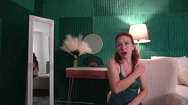 HaileyMoonn - pussy kisses all day