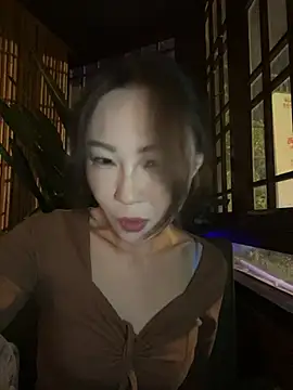 Eva10069 - 💃坝坝舞广场茶座激情全裸上半身