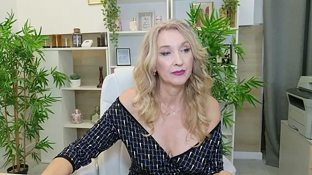 LadyLeea - Play with dildo between my boobs