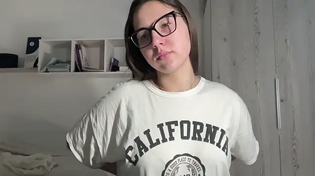 Rubymoonv - Put my hands under the top and massage🔞