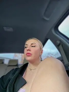 MilfNextDoor20 - Naked 🥰