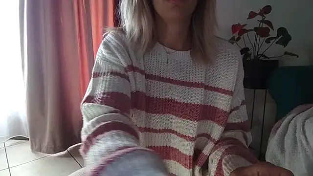 MelissaMia1 - Legs shaking orgasm.