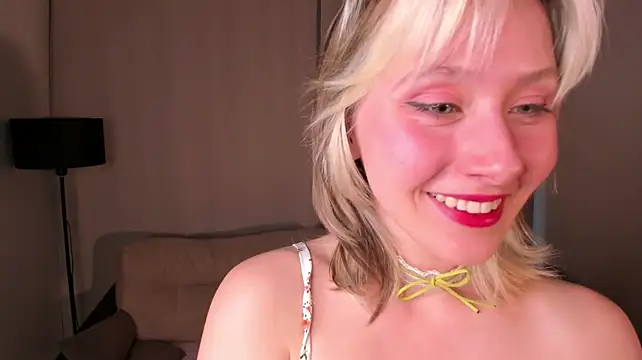 Fappershy - Pull down my skirt in doggy pose<3