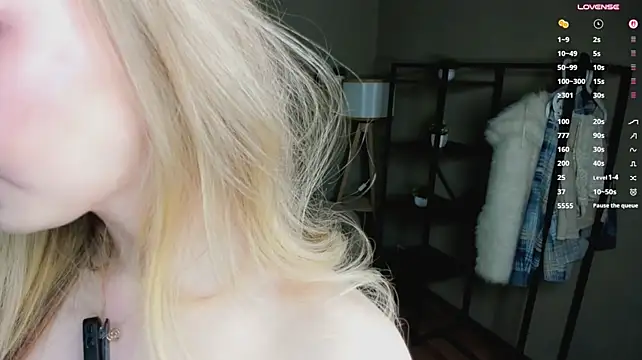 BlondeMiaX - Show my boobs right now