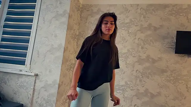 Marnera - Ardha Chandrasana Yoga Pose