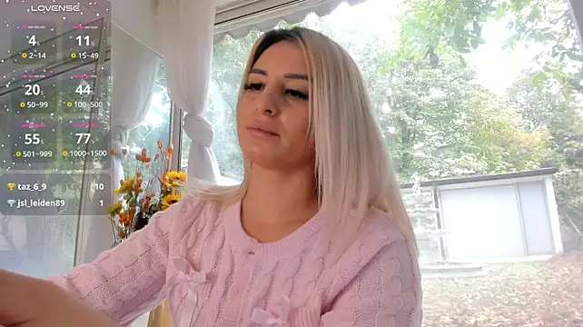Ella_Vee - TWERK 🤠