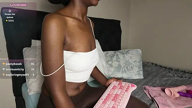 Goldiecandy - topless oil tits