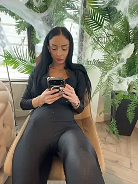 FeetVibe - 👑 Spoil Your Foot Goddess!