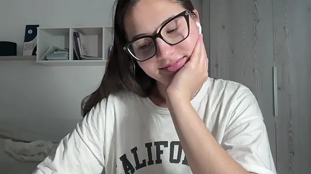 Rubymoonv - Show you the color of my bra🔞