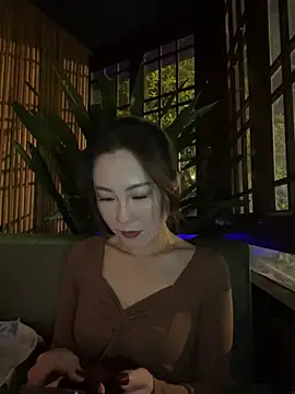 Eva10069 - 💃坝坝舞广场茶座激情全裸上半身