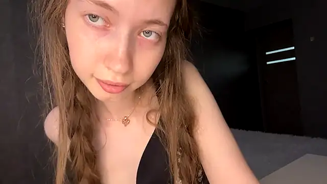 Emily_Mur_ - Eye contact