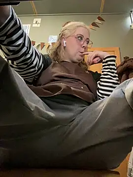 Cinnabon_ - SHOW MY PINK PUSSY HERE