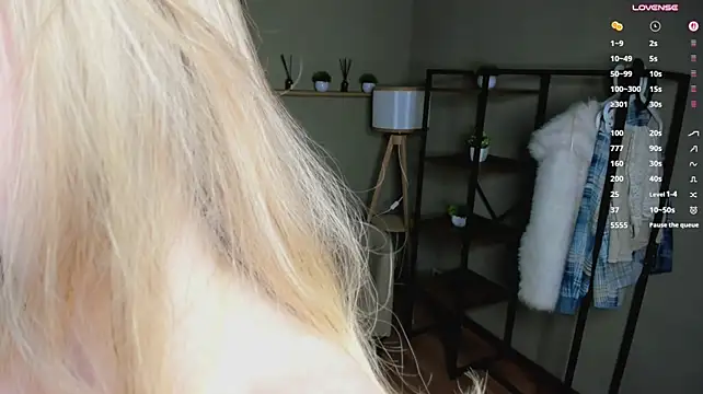 BlondeMiaX - Take off my top if you want to see again