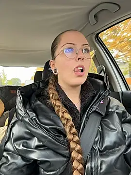 MaryPeach666 - Naked + Pussy close up + LT Live Pic