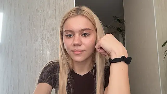 Glamorforyou - A little bite my finger