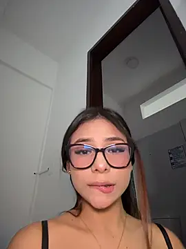 Amira_cute2 - Play with my breasts