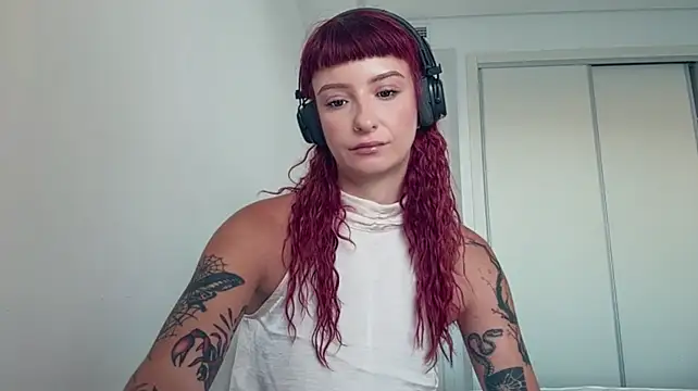 AmericaBaskow - show color bra close up