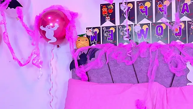 NahomyEvans - Suck my tits