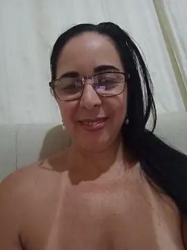Regina475 - sitting on the face