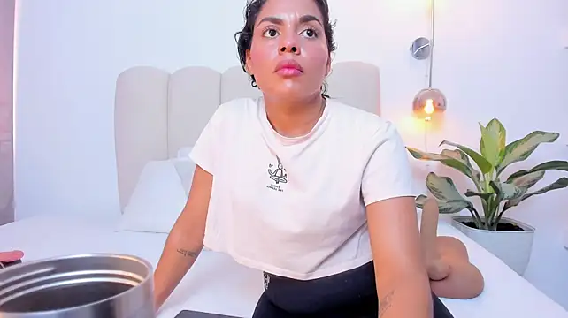 KissMeSara - Take your clothes off for me, Sara 🔥