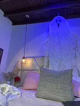 LilieSnow - DEEP FINGERING UNTIL WET