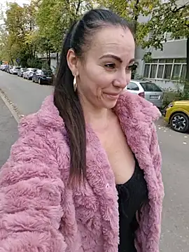 Milflovelyxxx - Risck tits out public