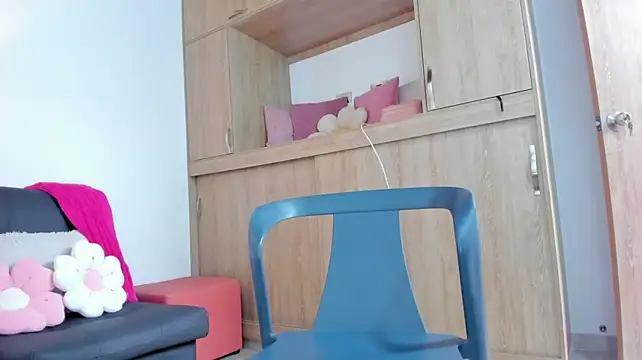 Oralarson1 - 2 fingers in pussy 👀✌🏼🍓