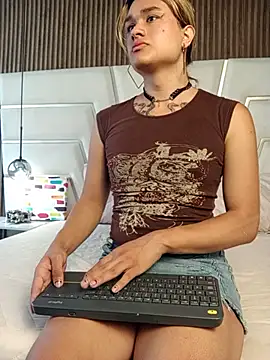 Lilit_doll_ - Squirting in street