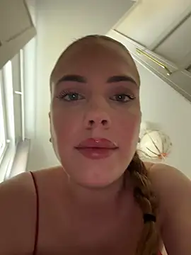 LorenaRosee - show my boobs for 3 min 🍑
