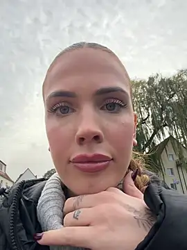LorenaRosee - show my boobs for 3 min 🍑
