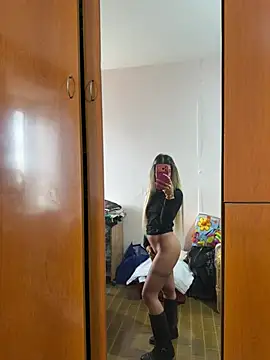 Thegirlofthemirror - Doggy e figa aperta
