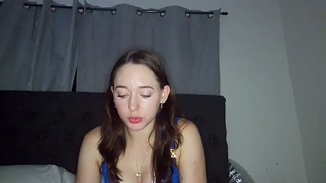 ItsEmilyrosexo - Lube up ass and twerk 🍑